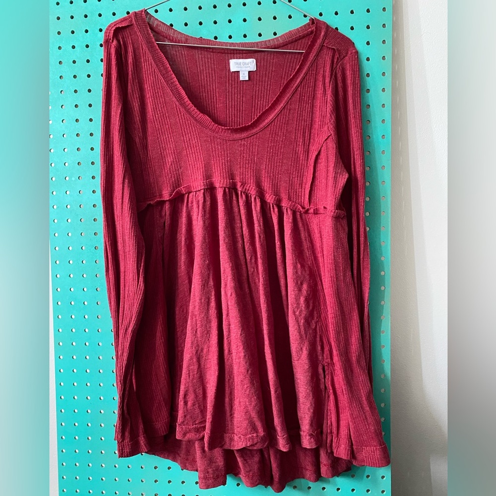 Burgundy long sleeve top. #elenagilbert